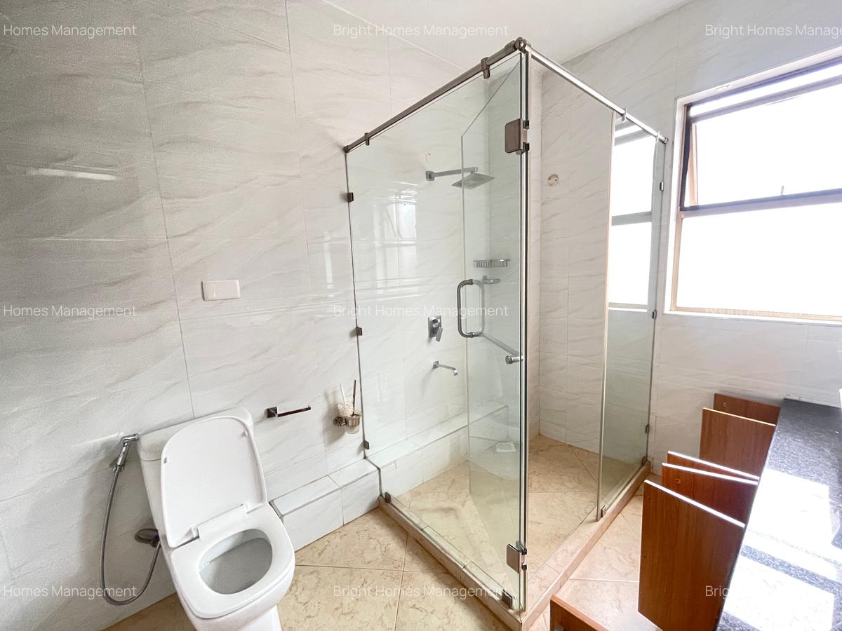 5 Bed Townhouse with En Suite in Lavington - 16