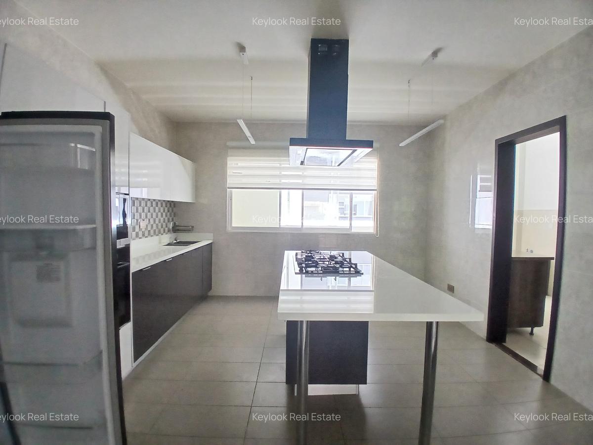 3 Bed Apartment with En Suite at Riverside Drive - 13