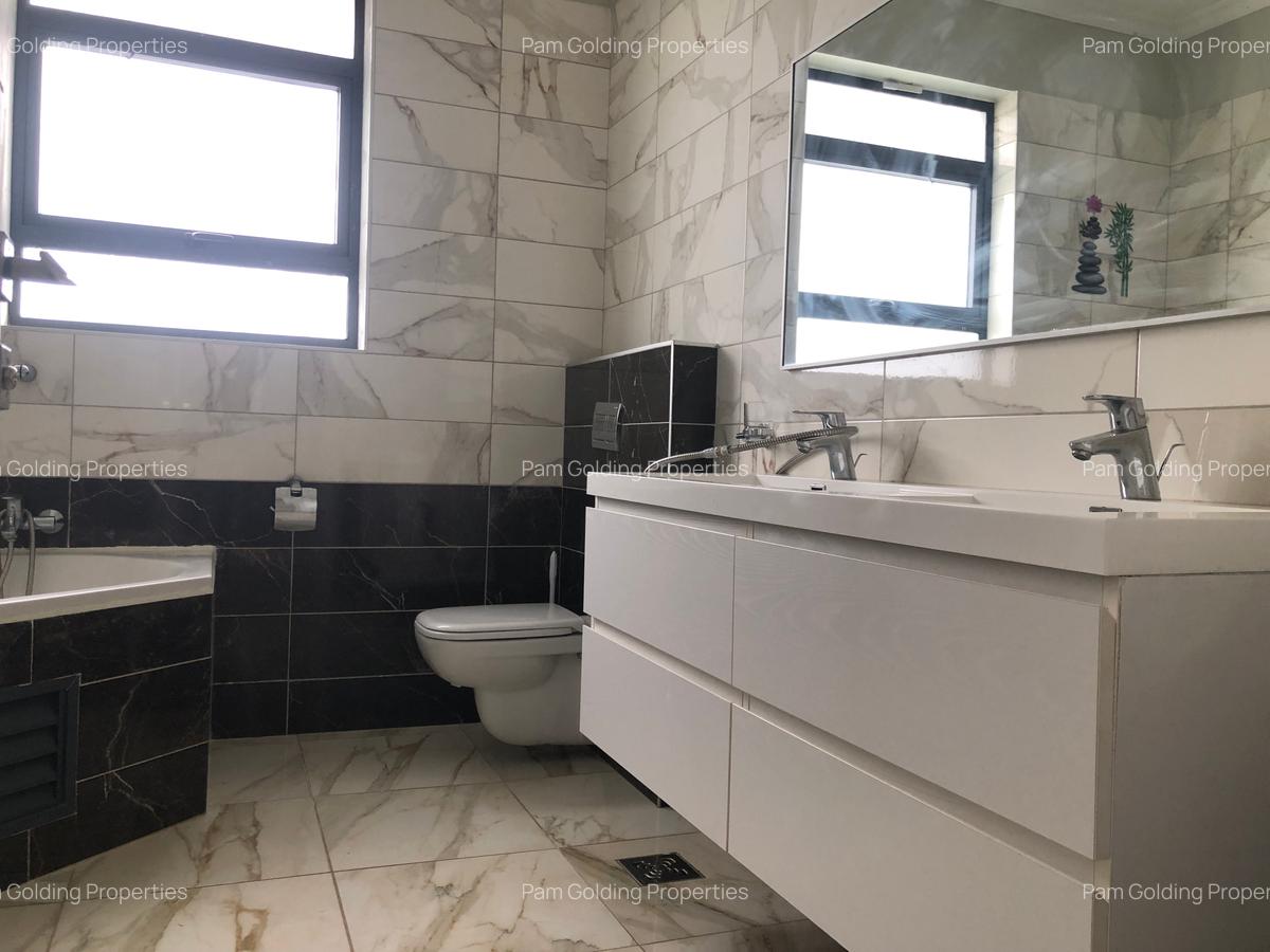 4 Bed Villa with En Suite in Runda - 18