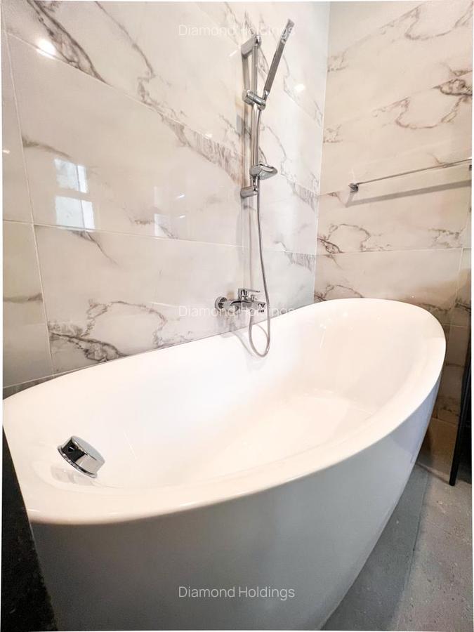 3 Bed Apartment with En Suite in Riverside - 15