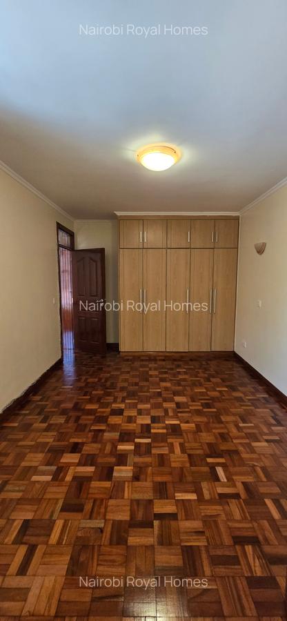 5 Bed Townhouse with En Suite at Lavington Road - 12