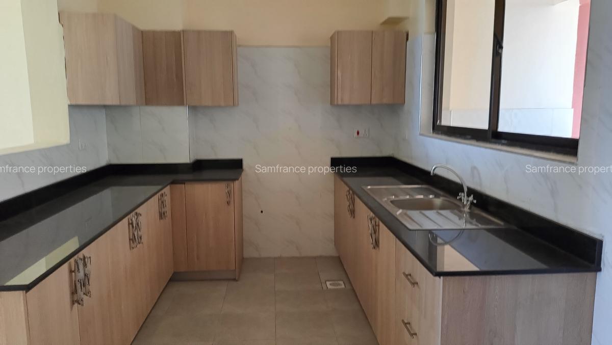 3 Bed Apartment with En Suite at 3Rd Avanue - 2