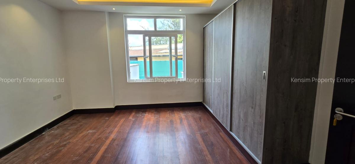 5 Bed House with En Suite in Runda - 17