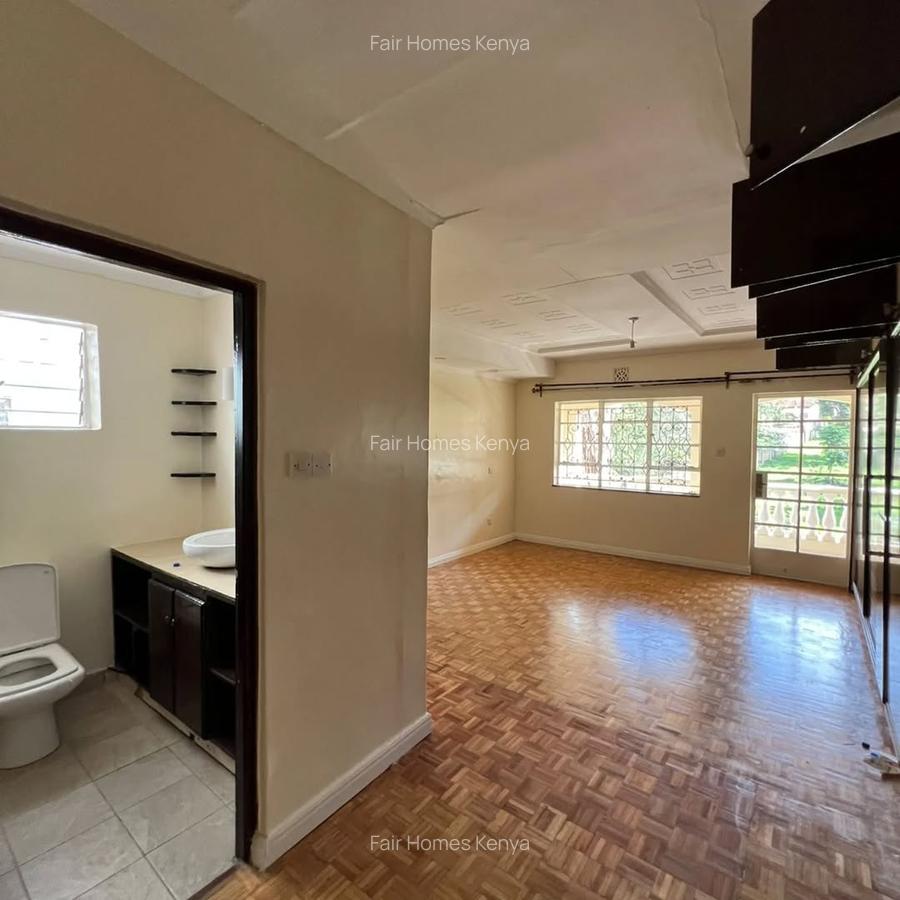 4 Bed Townhouse with En Suite at Valley Arcade - 7