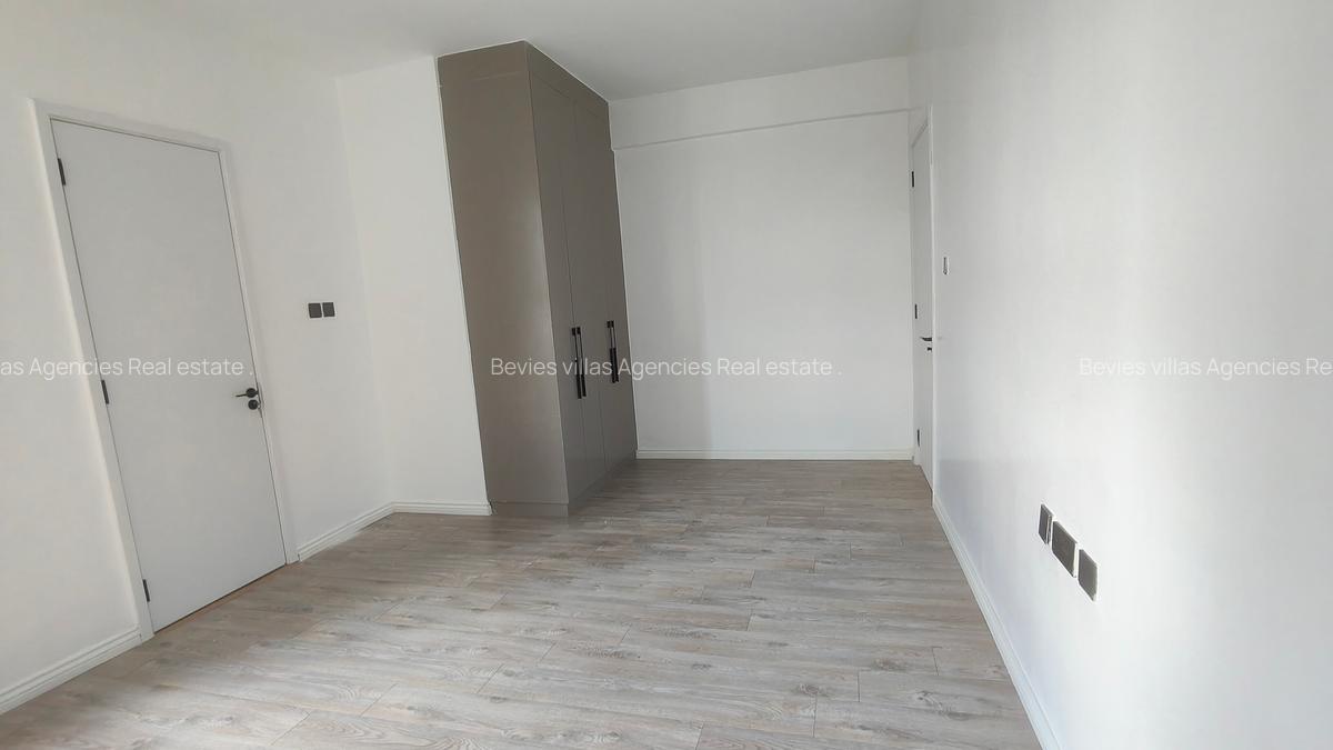 4 Bed Apartment with En Suite at Parklands - 6