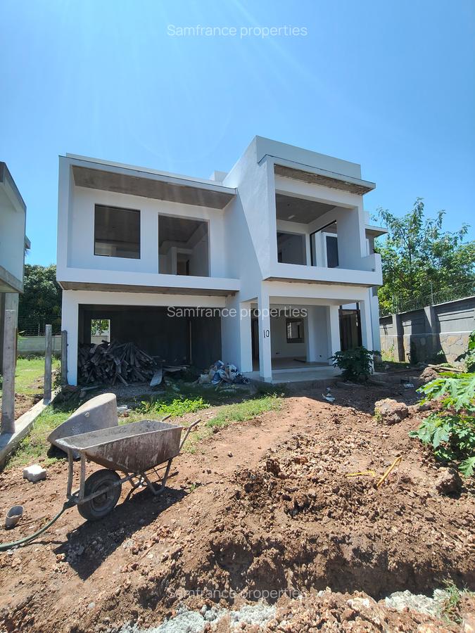 4 Bed Townhouse with En Suite at Lakers Road - 4