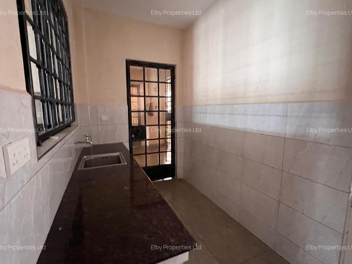 Serviced 6 Bed Apartment with En Suite in Parklands - 10