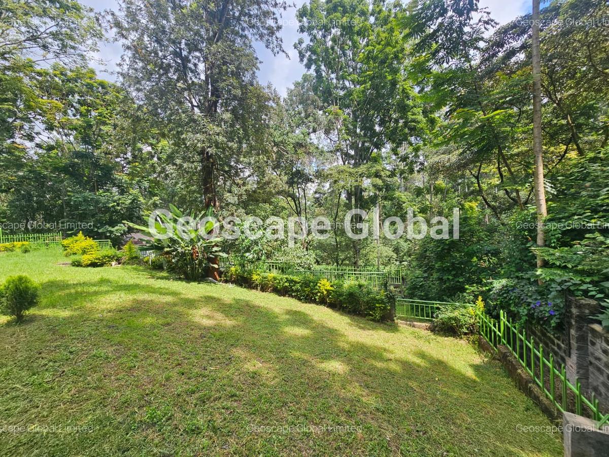 5 Bed House with En Suite in Rosslyn - 2