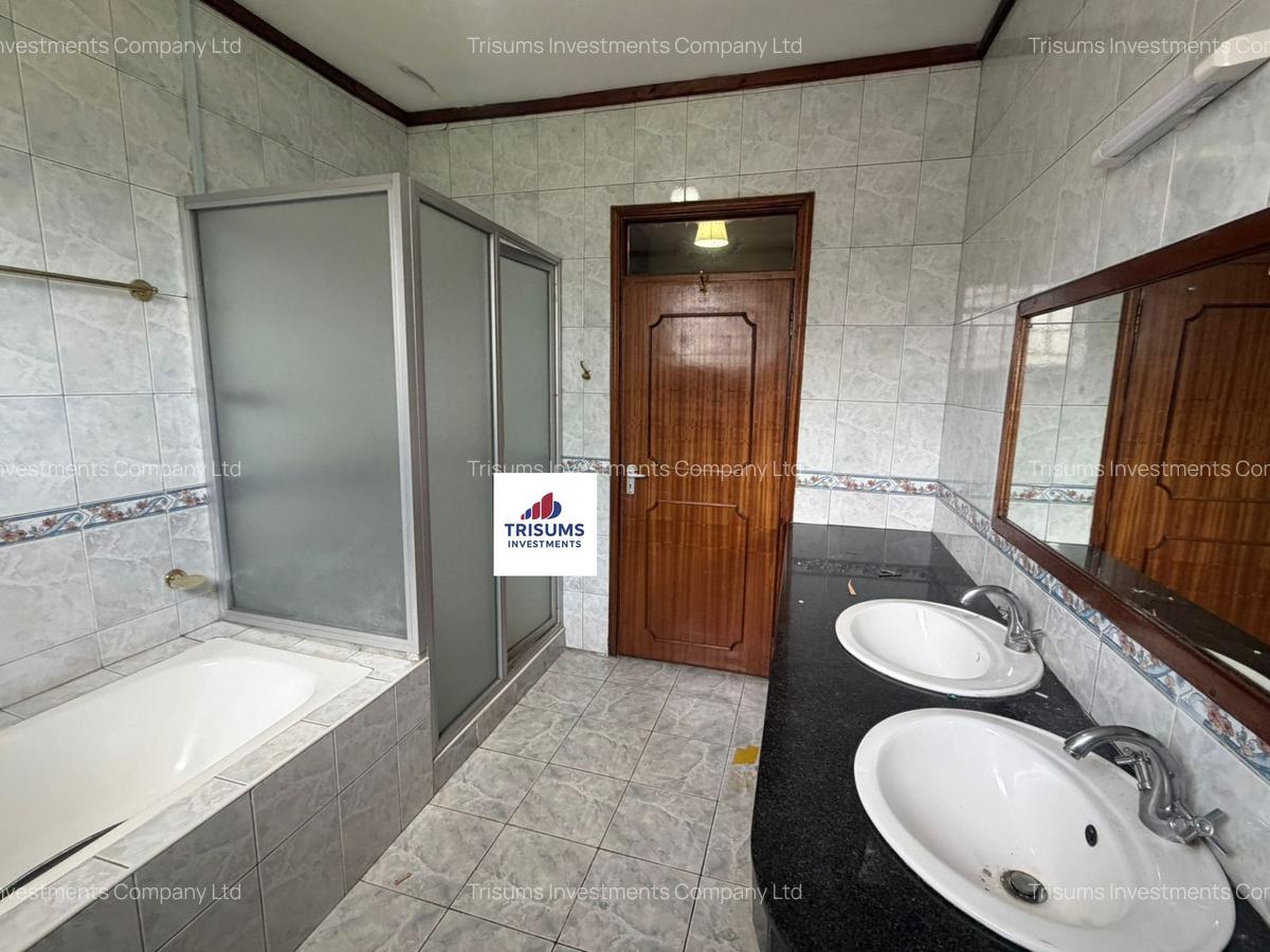 5 Bed House with En Suite in Runda - 19