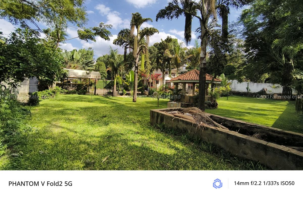 5 Bed House with En Suite in Runda - 2