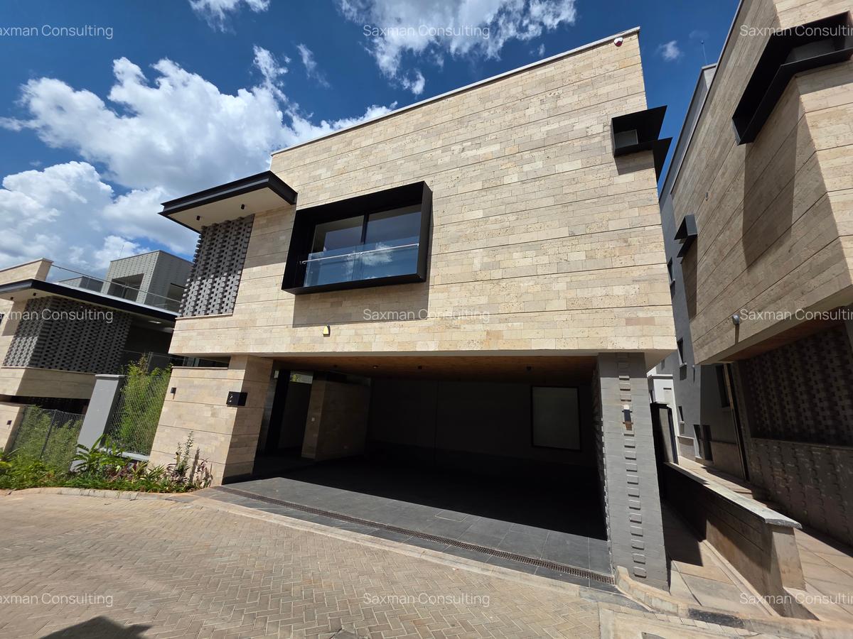 5 Bed House with En Suite in Brookside - 17