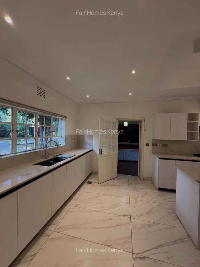 4 Bed House with En Suite at Lavington Green - 6