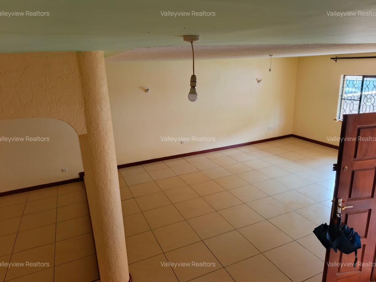 5 Bed Townhouse with En Suite at Lavington - 20