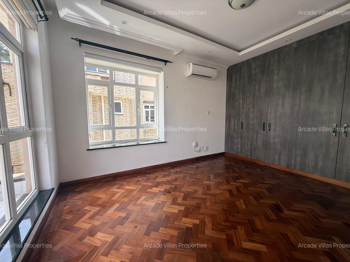 5 Bed Townhouse with En Suite in Lavington - 15