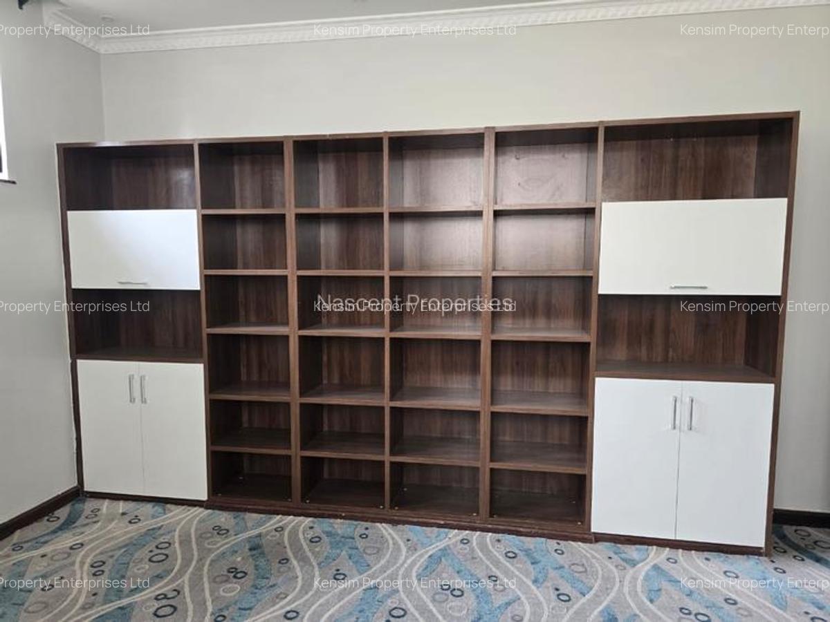 5 Bed Townhouse with En Suite in Kilimani - 16