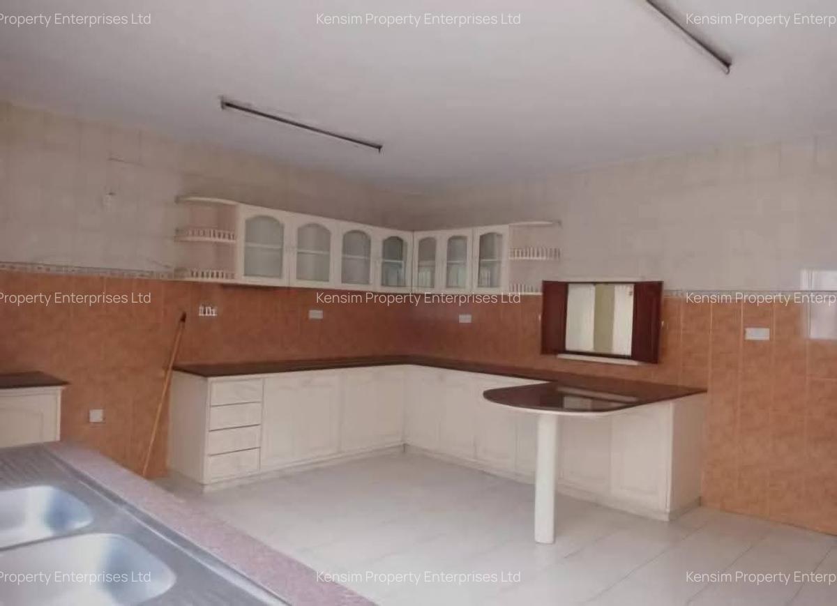 4 Bed Townhouse with En Suite in Spring Valley - 5