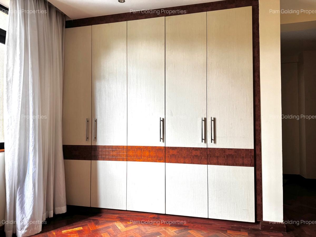 3 Bed Apartment with En Suite in Riverside - 13