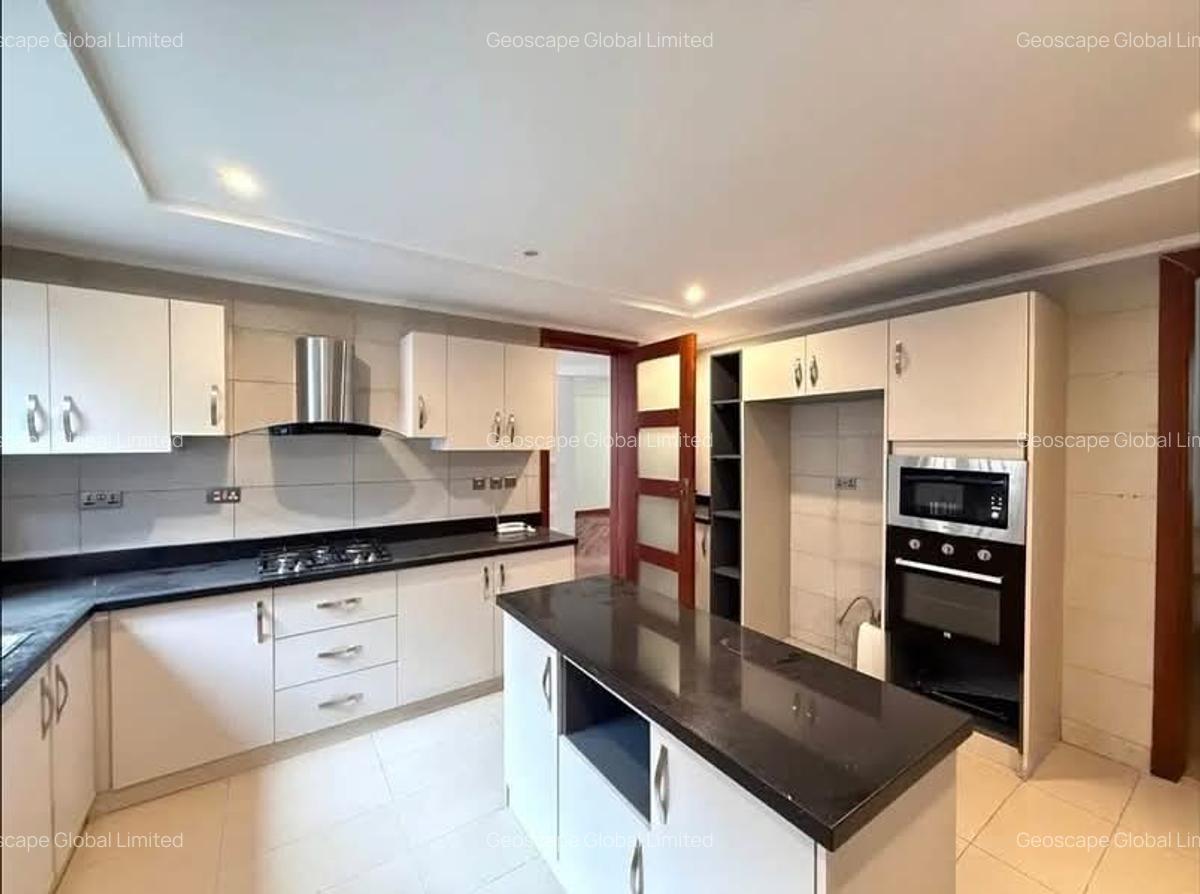 5 Bed Townhouse with En Suite in Lavington - 4