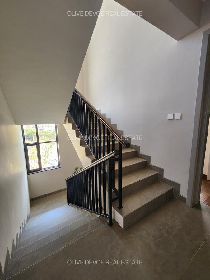 4 Bed Townhouse with En Suite in Langata - 13