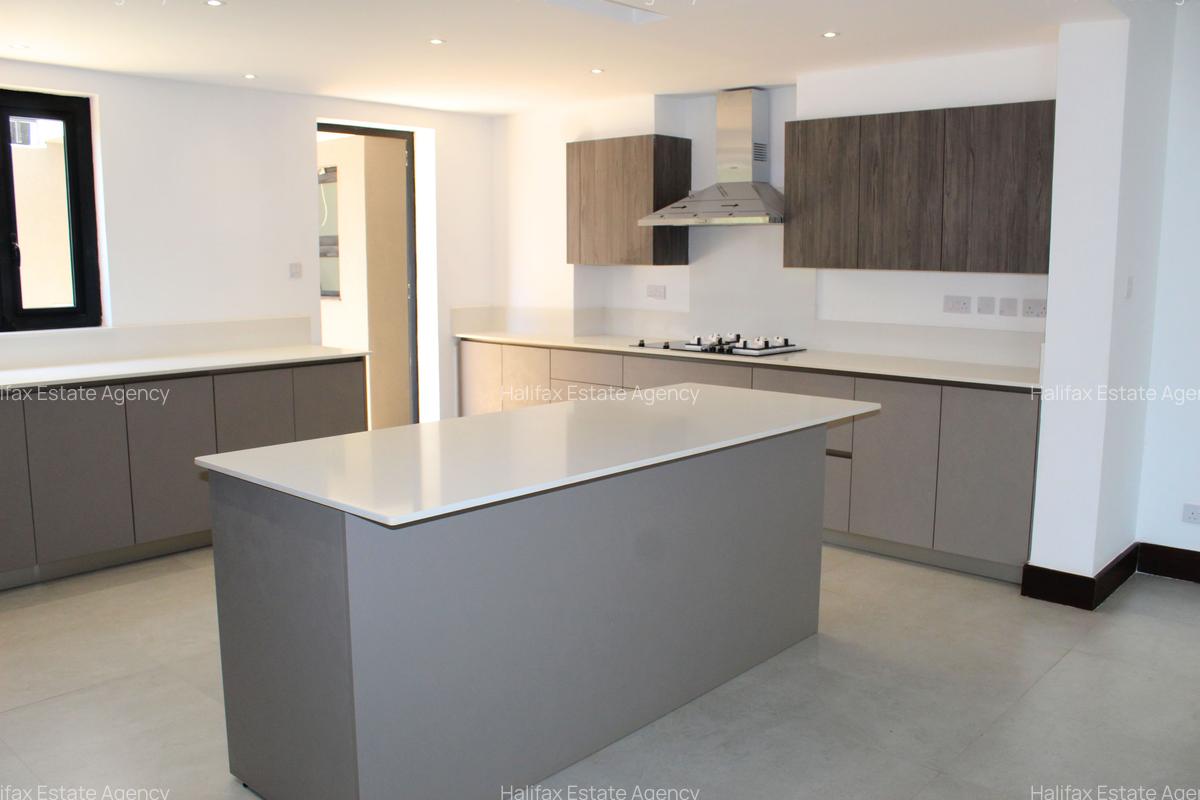 7 Bed Townhouse with En Suite in Kitisuru - 9