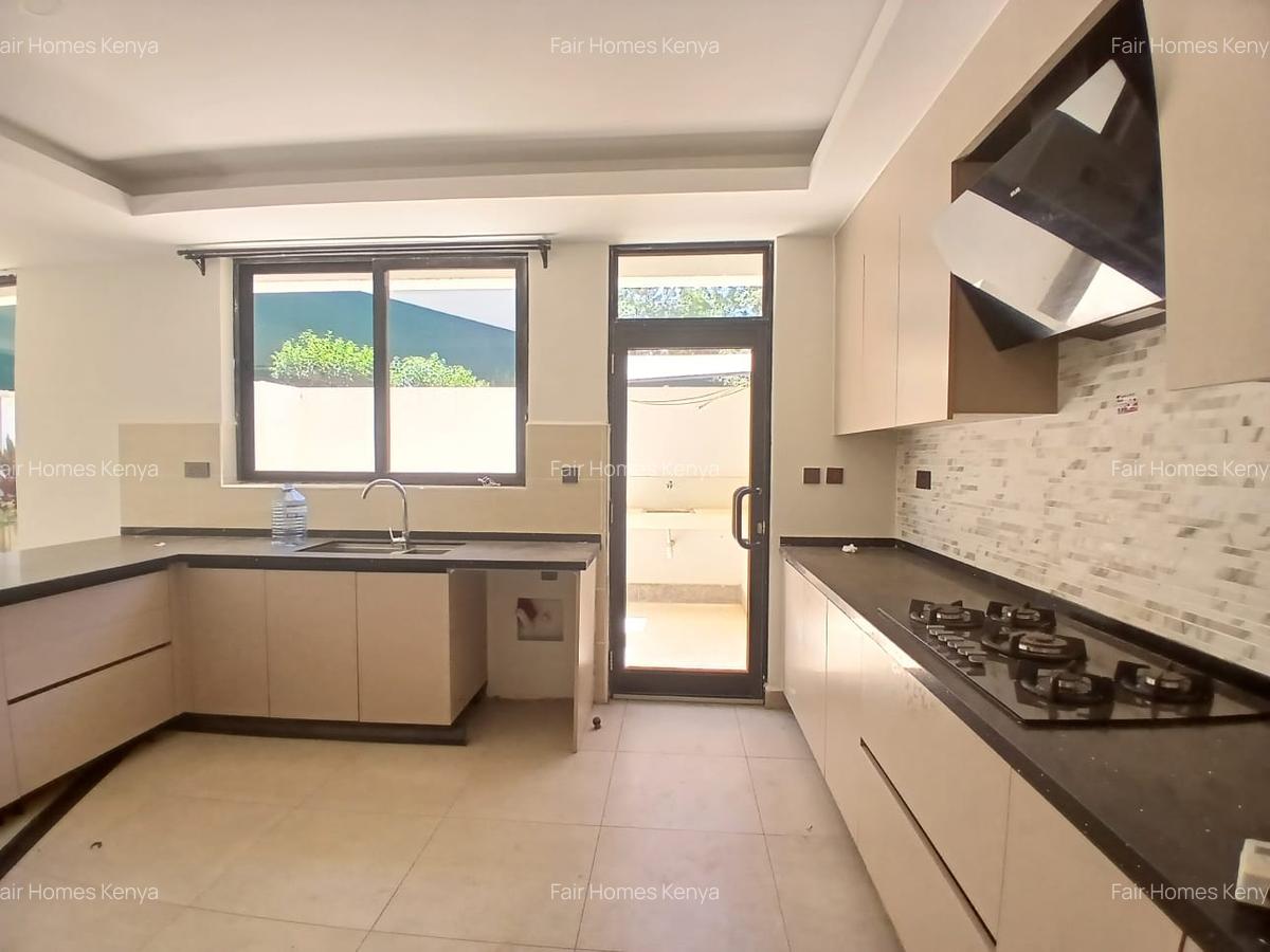4 Bed Townhouse with En Suite at Lavington Green - 13