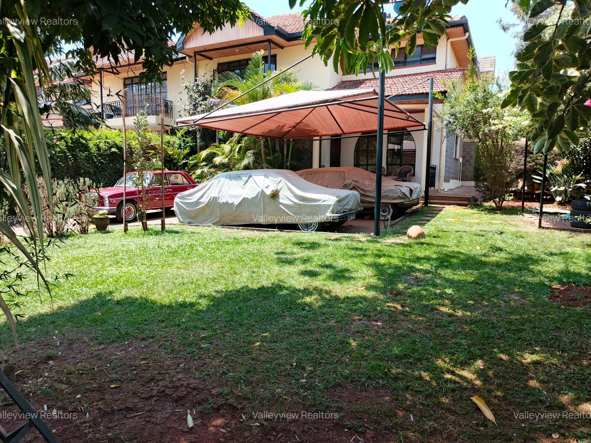 4 Bed Townhouse with En Suite at Lavington - 5