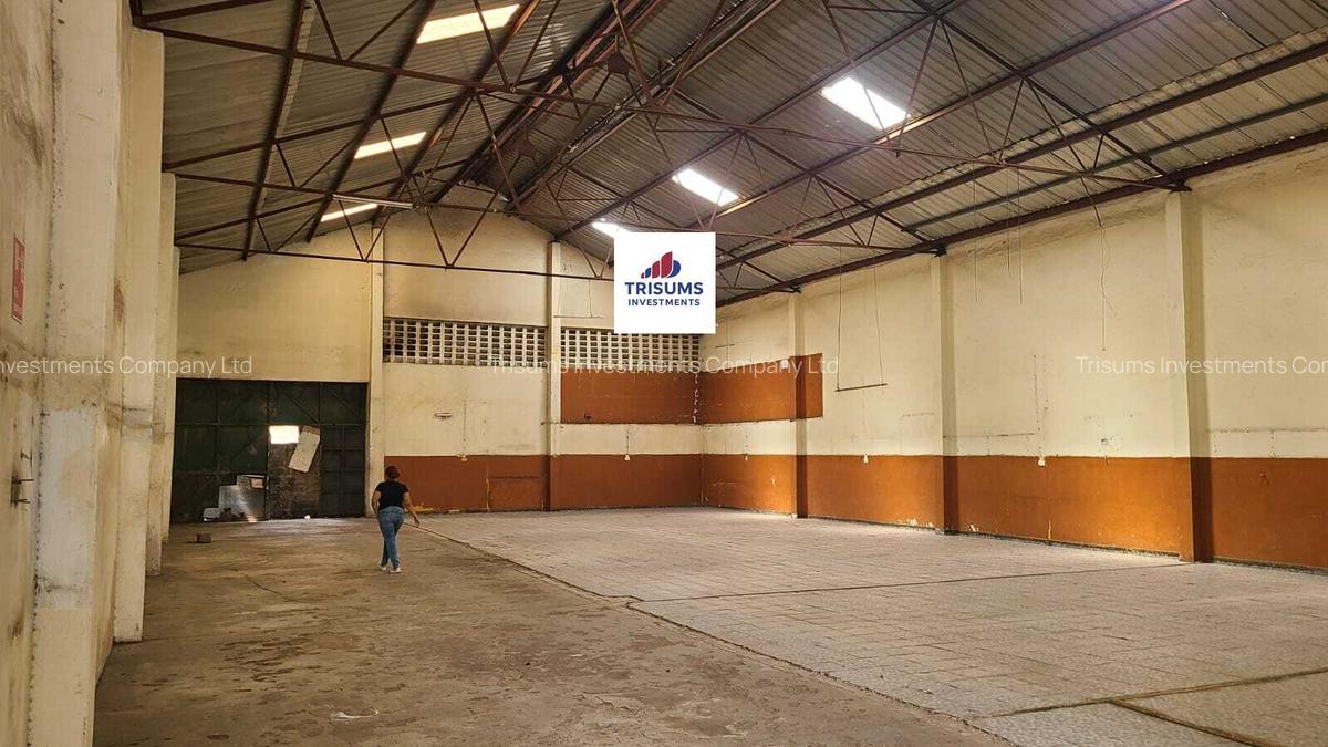 7,500 ft² Warehouse with Fibre Internet in Industrial Area - 4