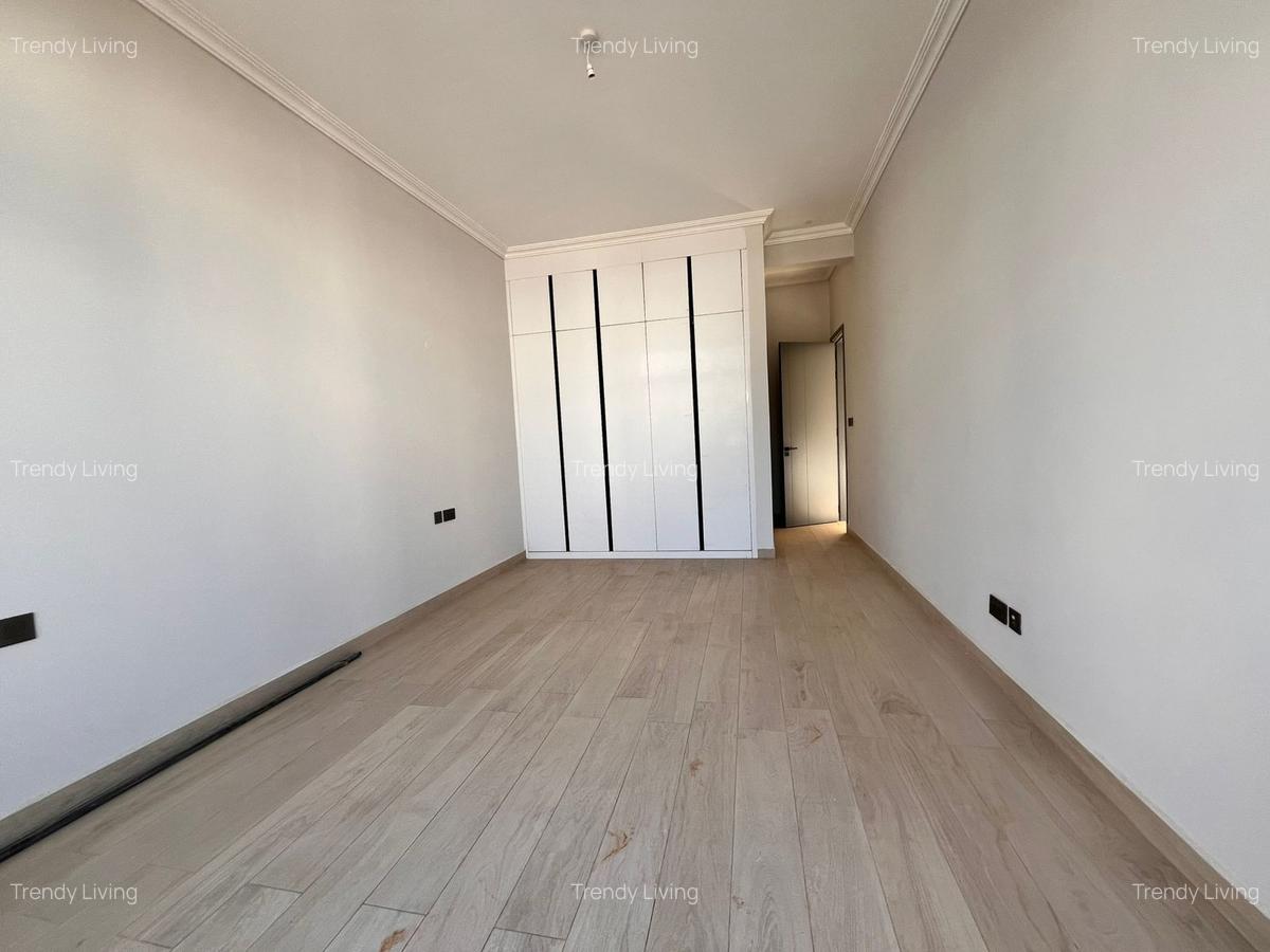 5 Bed Townhouse with En Suite in Lavington - 6