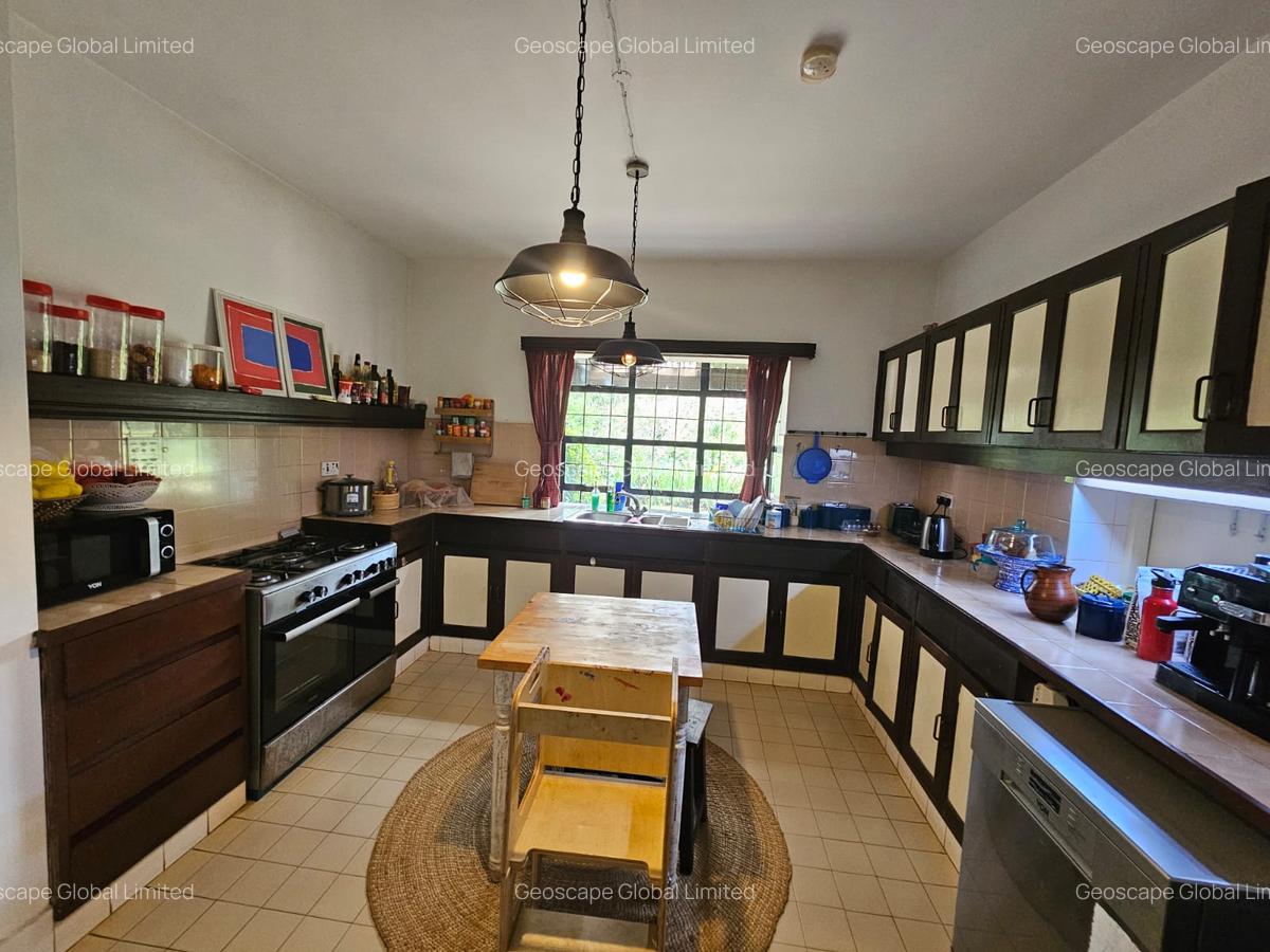 4 Bed House with En Suite in Nyari - 3