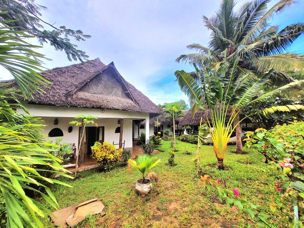 4 Bed Villa with En Suite in Diani - 1