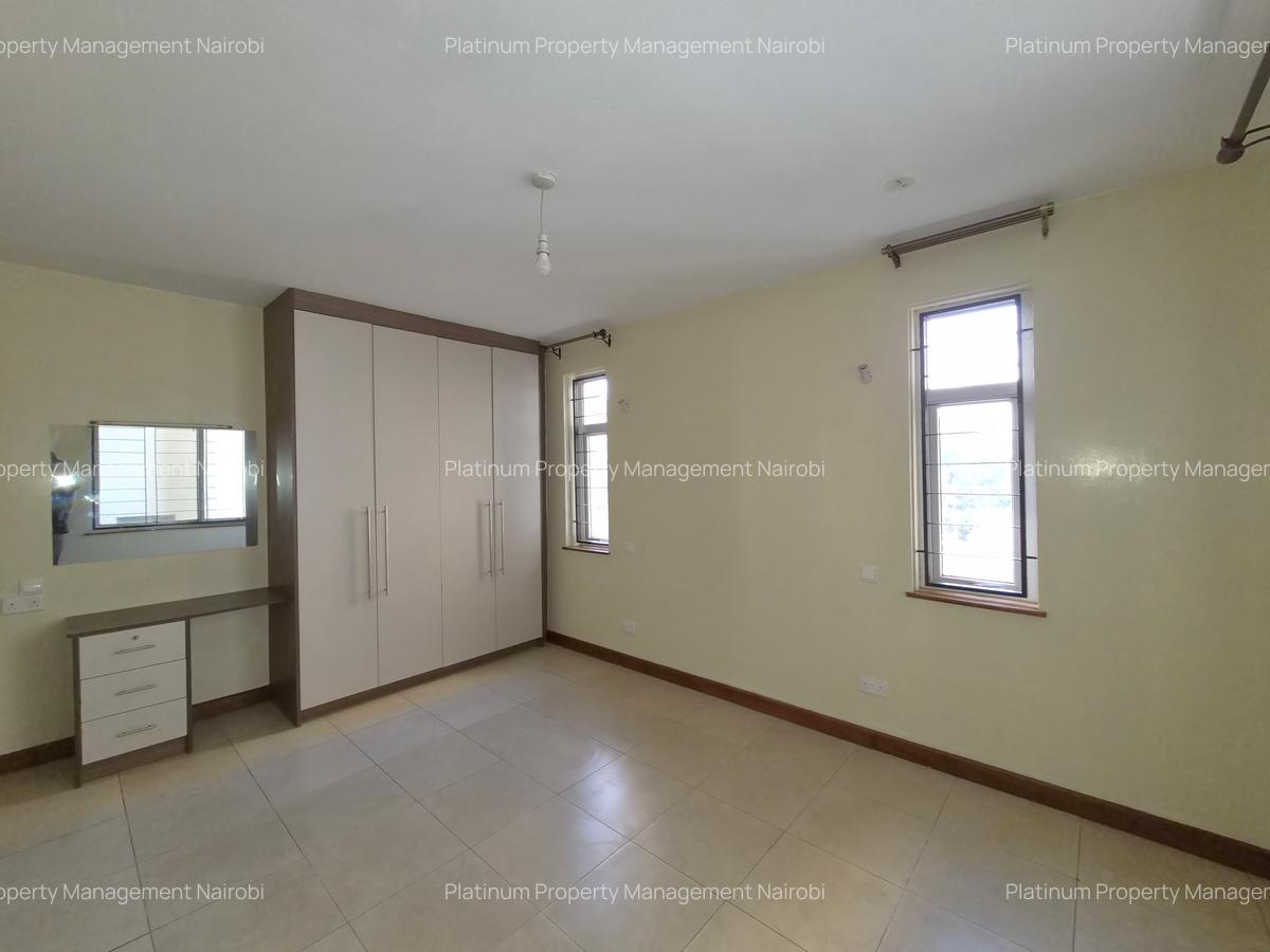 4 Bed Apartment with En Suite at 3Rd Parklands - 13