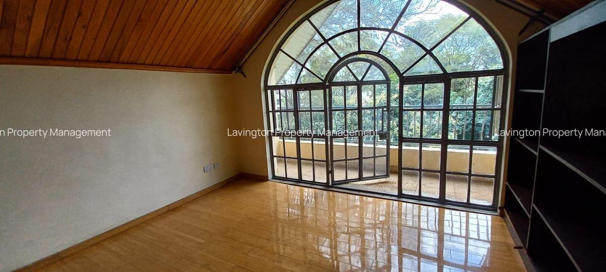 5 Bed Townhouse with En Suite at Lavington Green - 17