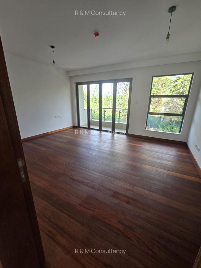 4 Bed House with En Suite at Two Rivers Mall - 7