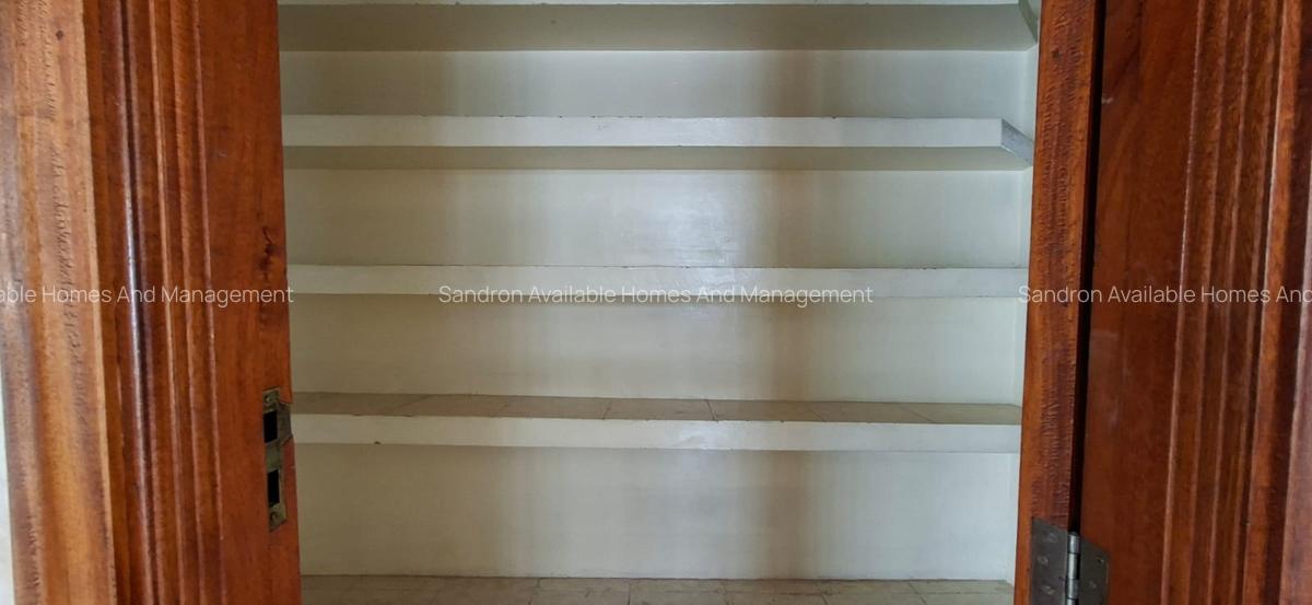 4 Bed Villa with En Suite in Westlands Area - 12