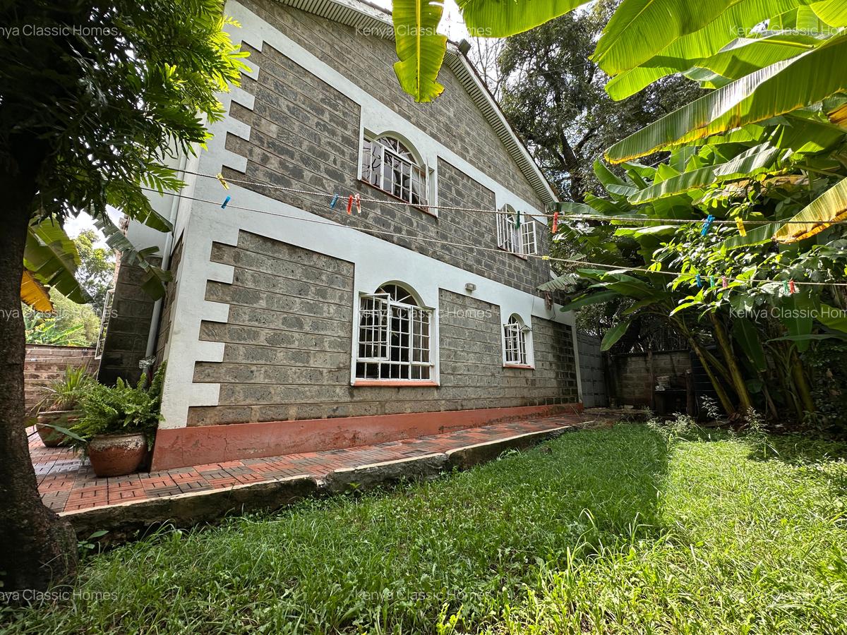 5 Bed House with En Suite at Lavington - 13