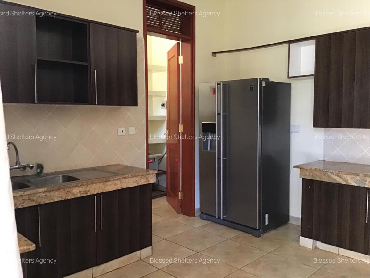 4 Bed House with En Suite in Runda - 5