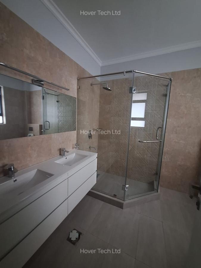 5 Bed Townhouse with En Suite in Runda - 10