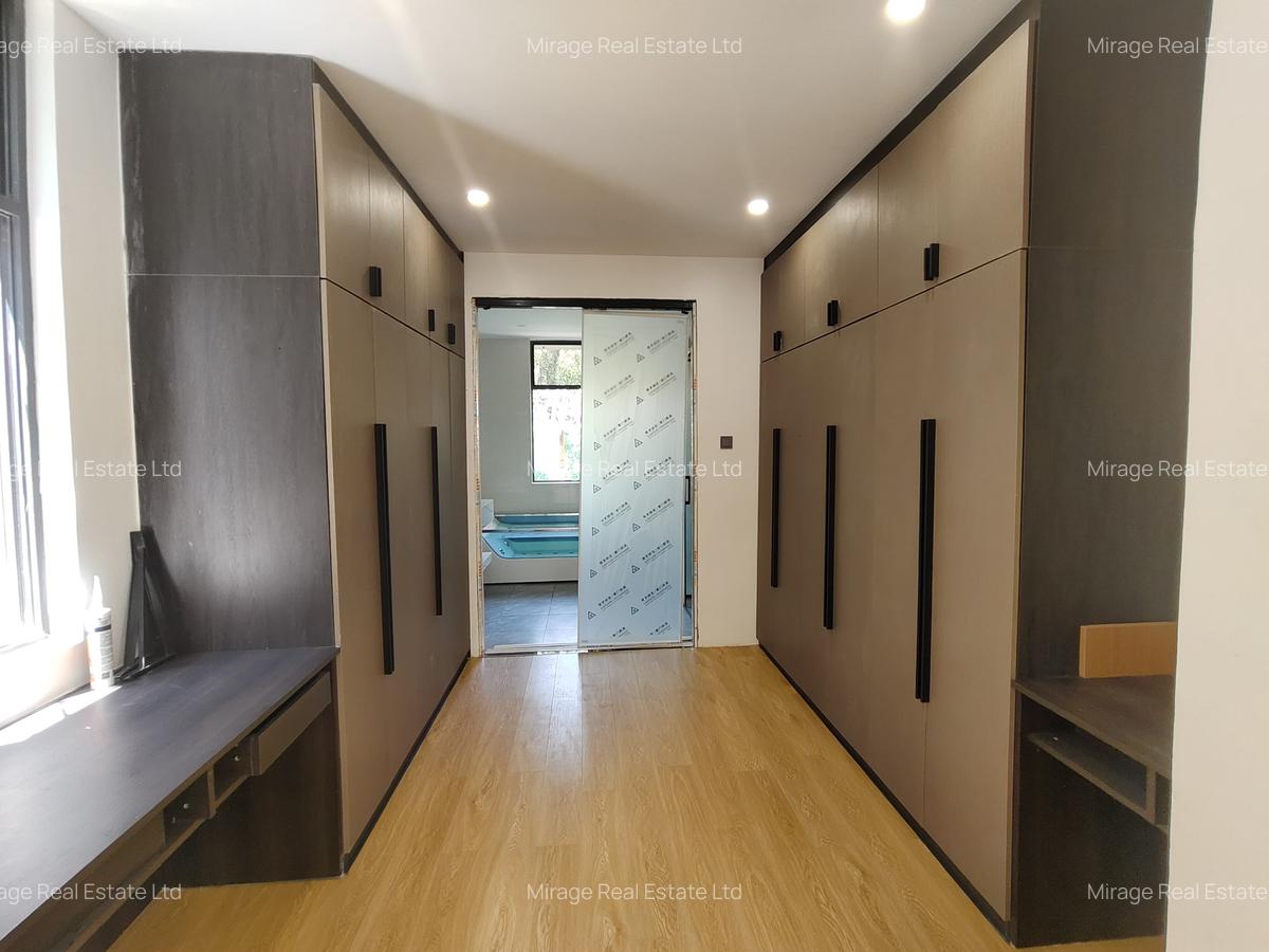 5 Bed Villa with En Suite in Lavington - 17