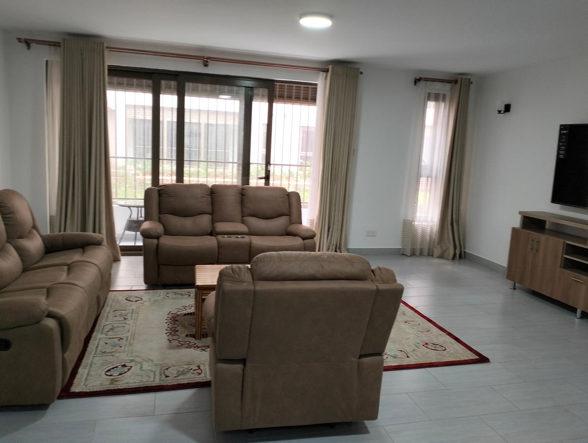 3 Bed Apartment with En Suite in Lavington - 4