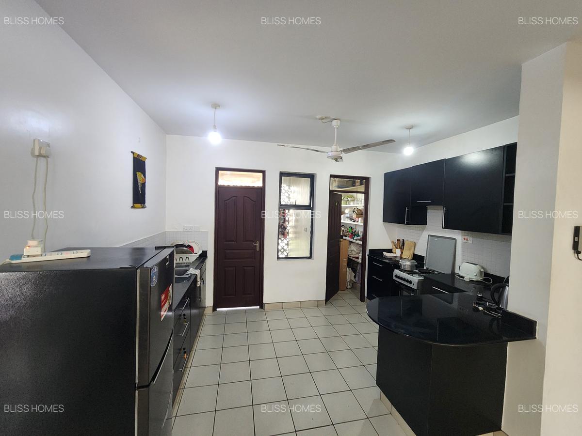 2 Bed Apartment with Borehole at Quick Mart Links Road - 10