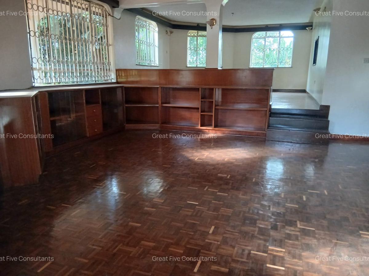 5 Bed House with En Suite in Runda - 4