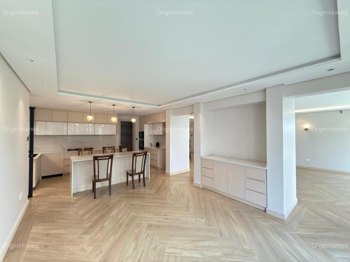 6 Bed Townhouse with En Suite at Lavington - 2