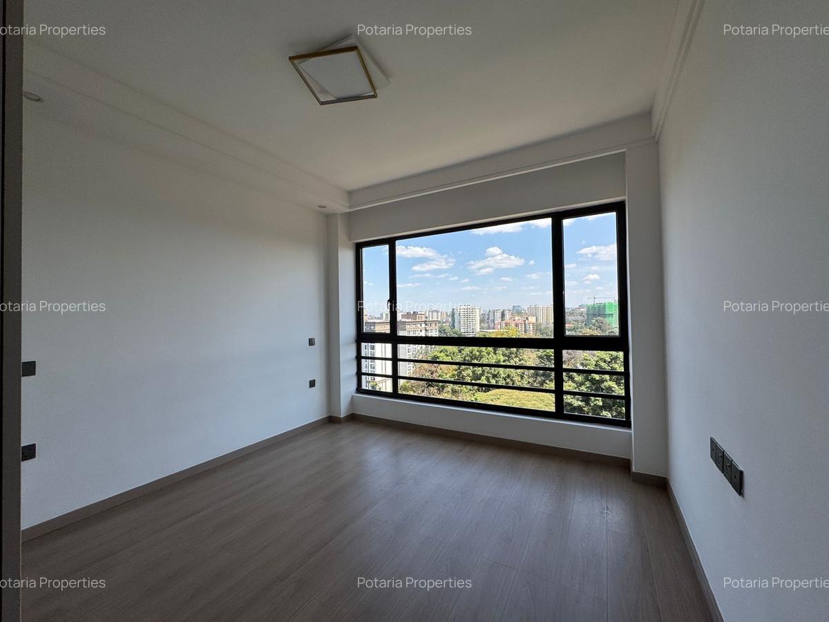 3 Bed Apartment with En Suite in Riverside - 4