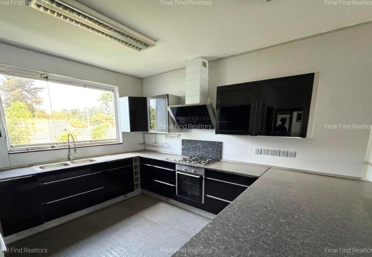 3 Bed Apartment with En Suite in Riverside - 16