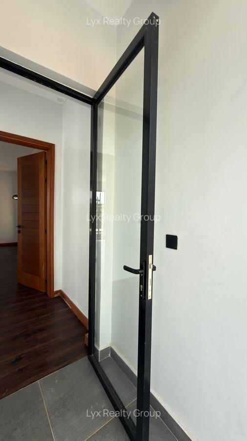 5 Bed Townhouse with En Suite in Kitisuru - 16