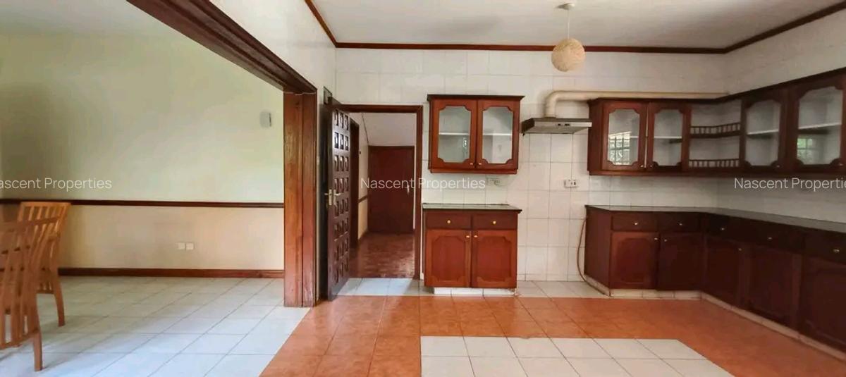 5 Bed House with En Suite in Runda - 17