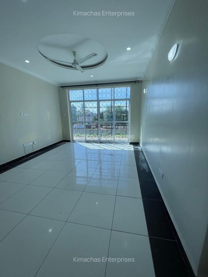 2 Bed Apartment with En Suite at Off Links Road - 3