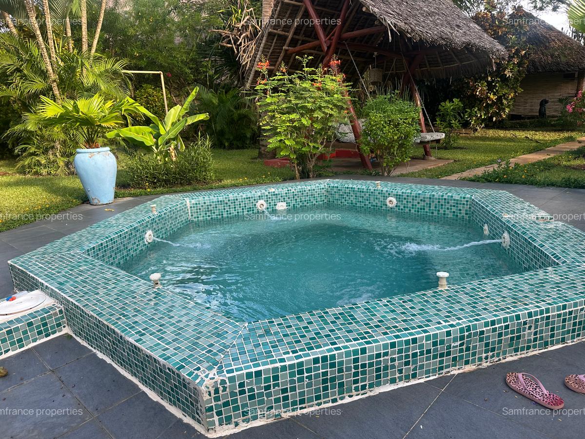 5 Bed Villa with En Suite at Beach Road - 6