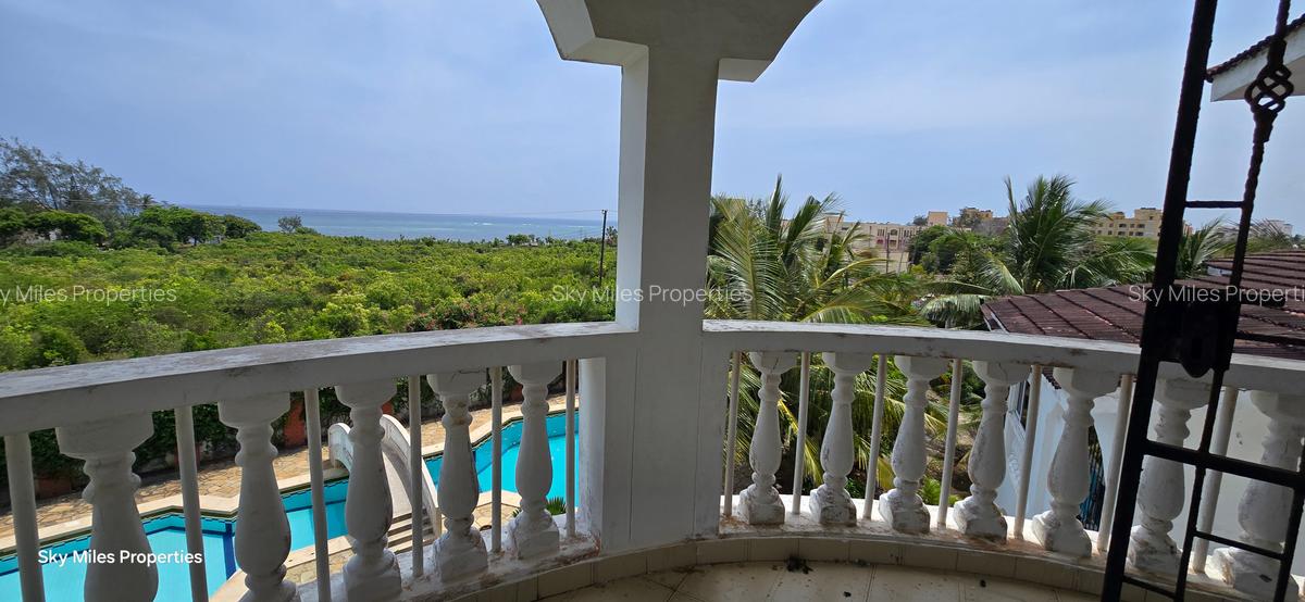 7 Bed Villa with En Suite at Serena Area - 15