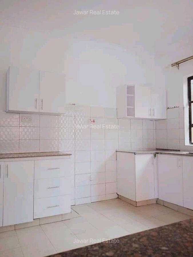 3 Bed House with En Suite in Kenyatta Road - 6